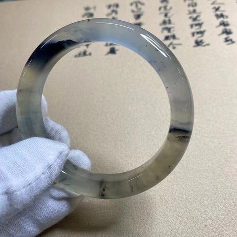 Gelang Tinta Es Giok Cui Giok Alami Ukuran 58-60mm Lebar Sisi 13.7mm Giok ini terbentuk secara alami dan polanya acak Sudah termasuk pajak pengiriman.