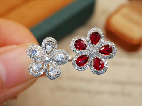 Berat Batu Cincin Ruby: 0,82 karat Berat Total: 3,32 gram Berlian: 0,35 karat/112 Safir Putih: 0,40 karat/5 Bezel: ukuran 15 karat Emas Putih 18 karat Berlian Asli Emas Asli 💎 Sudah termasuk ongkos kirim dan pajak!