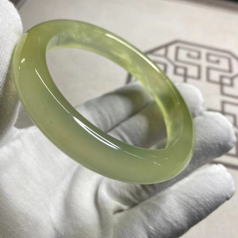 Gelang Lukisan Lanskap Warna Musim Semi Giok Cui Giok Alami Ukuran 61-63mm Lebar Sisi 12.7mm Giok terjadi secara alami Pola acak Termasuk pajak pengiriman.