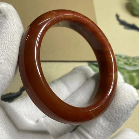 Gelang Giok Cui Giok Merah Penuh Ukuran 50-52mm Lebar Sisi 14.1mm Giok ini terbentuk secara alami dan polanya acak Sudah termasuk pajak pengiriman.