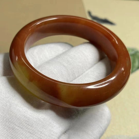 Gelang Giok Cui Giok Merah Penuh Ukuran 50-52mm Lebar Sisi 14.5mm Giok ini terbentuk secara alami dan polanya acak Sudah termasuk pajak pengiriman.