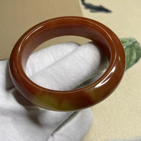 Gelang Giok Cui Giok Merah Penuh Ukuran 50-52mm Lebar Sisi 14.5mm Giok ini terbentuk secara alami dan polanya acak Sudah termasuk pajak pengiriman.