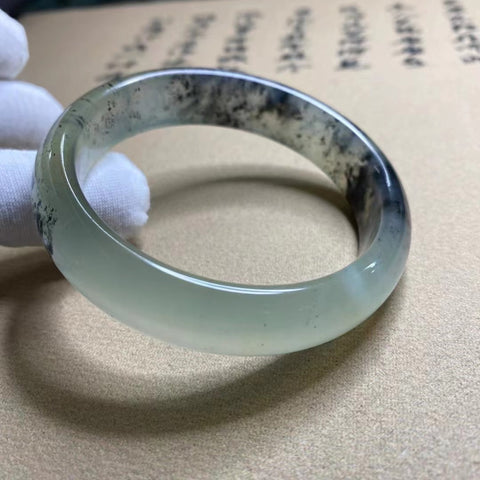 Gelang Tinta Giok Cui Giok Alami di Atas Es Ukuran 56-58mm Lebar 14.5mm Giok ini terbentuk secara alami dan polanya acak Sudah termasuk pajak pengiriman.