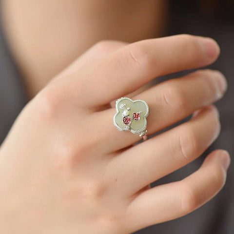 925 Sterling Silver dengan Cincin Giok Hetian Giok Cincin Semanggi Bunga Plum Enamel👉Batu Giok Baru dan Unik yang Hangat dan Halus Sudah Termasuk Pajak Pengiriman