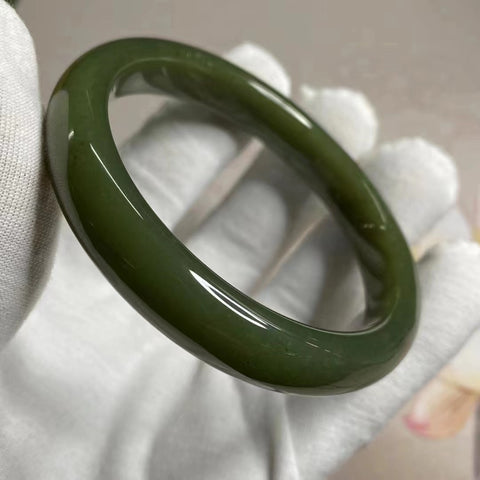 Gelang Giok Hetian Alami Ukuran 55-63mm Lebar Sisi 11.8mm Giok adalah batu giok yang muncul secara alami Pola acak termasuk pajak pengiriman.