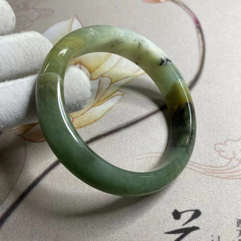 Gelang Biru Bumi Giok Bunga Giok Cui Alami Ukuran 58-60mm Lebar Sisi 13.8mm Giok terjadi secara alami Pola acak Pengiriman dan pajak sudah termasuk.