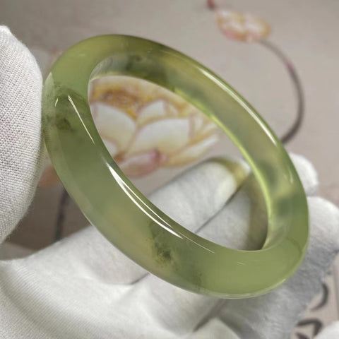 Gelang Lukisan Pemandangan Giok Cui Alami Ukuran 61-63mm Lebar Sisi 11.9mm Giok ini terbentuk secara alami dan polanya acak Sudah termasuk pajak pengiriman.