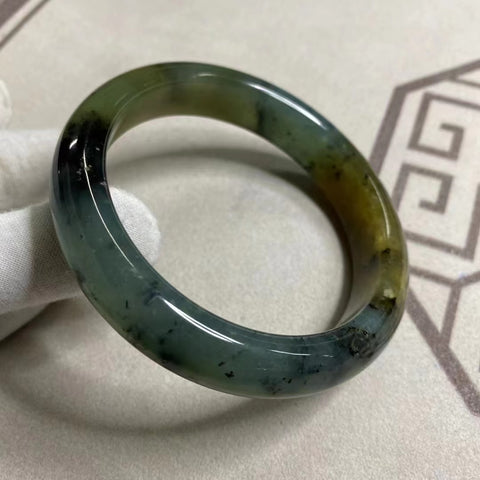 Gelang Biru Bumi Halus Giok Cui Giok Alami Ukuran 60-62mm Lebar Sisi 13.8mm Giok terjadi secara alami Pola acak termasuk pajak pengiriman