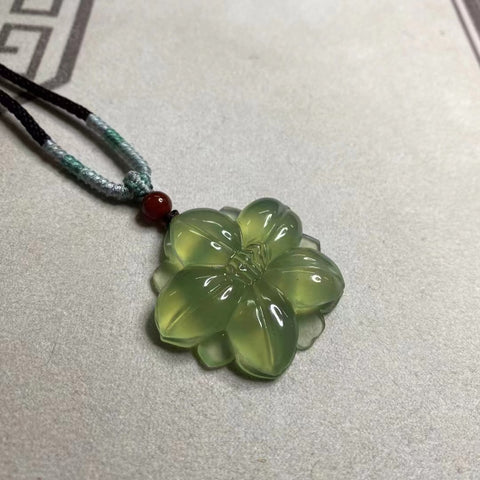 Liontin Hijau Fluorescent Cui Jade Alami, penuh air, ukuran 40 * 9,5 mm, termasuk pajak pengiriman.