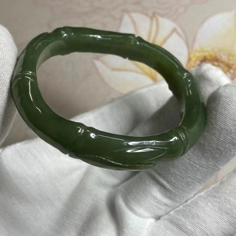 Gelang Bambu Giok Cui Giok Alami Ukuran 53-55mm Lebar Sisi 11mm Giok alami dengan pola acak Pengiriman dan pajak sudah termasuk.