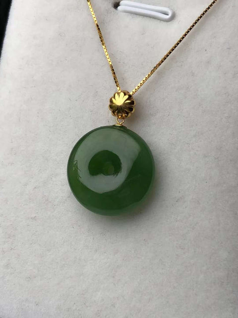 Hetian Jade Jasper Peace Buckle Dasar es hijau cerah Bahan lubang tua Jade baik-baik saja dan hangat dengan kepala air yang cukup tatahan emas 18 karat Ukuran: 18 × 5㎜ Sudah termasuk pajak pengiriman