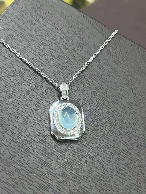 Es biru beku berwarna hijau surgawi dan kalung giok ciu bertatahkan perak! Ukuran telur: 8mm x 9,7mm termasuk pajak pengiriman.