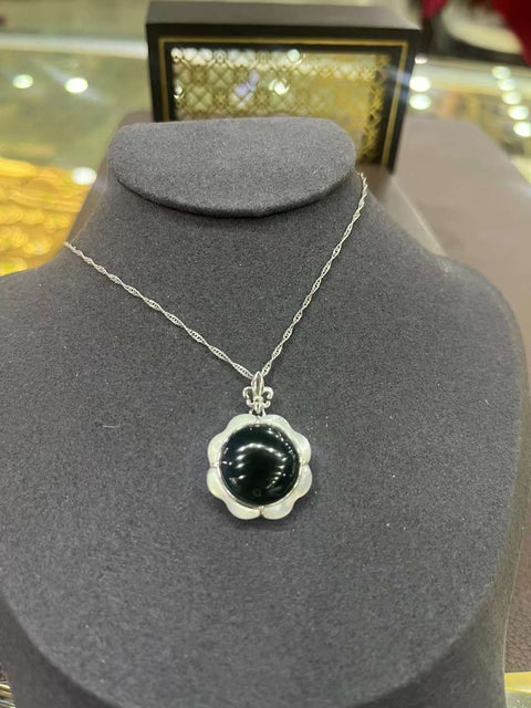 Liontin kalung bunga matahari dengan tatahan mutiara berwarna perak! Ukuran telur: 15mm Sudah termasuk pajak pengiriman.
