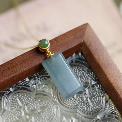 Bahan jadeite air biru 925 perak bertatahkan permukaan telur giok Biru sejuk yang mulia, tanda perdamaian dan kemakmuran, yang berarti perdamaian dan kemakmuran, tidak ada yang aman Termasuk pajak pengiriman