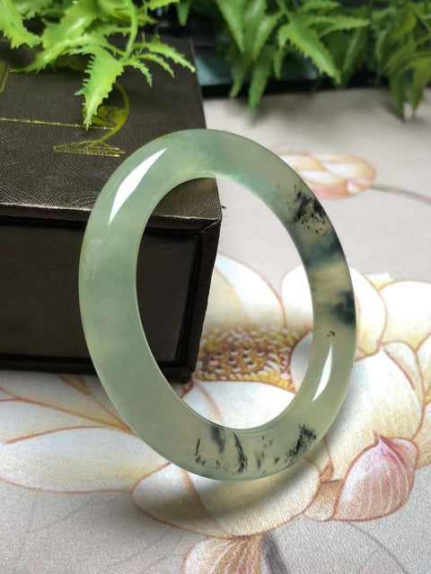 Baru ...... Tinta dan Es Giok Cui Alami 🧊 Bunga Terapung Bawah "Gelang Perdamaian" 🎉🎉🎉🎉 Pegunungan dan Lansekap Arti yang baik Transparan dan halus Ukuran: 56,5 x 11 x 11 mm Batu giok adalah pola yang terbentuk secara alamiah Termasuk pajak pengiriman