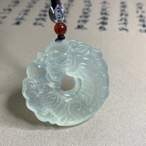 Liontin Giok Alami Ichthyosaurus Gesper Perdamaian Ukuran 46 * 47mm Sudah termasuk pajak pengiriman.