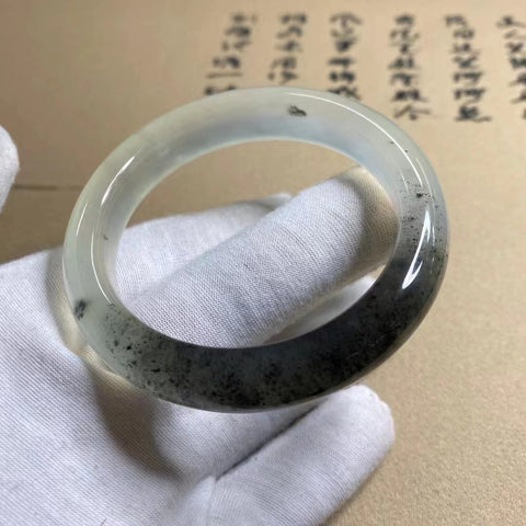 Gelang Tinta Es Giok Cui Giok Alami Ukuran 54-56mm Lebar 12.4mm Giok ini terbentuk secara alami dan polanya acak Sudah termasuk pajak pengiriman.