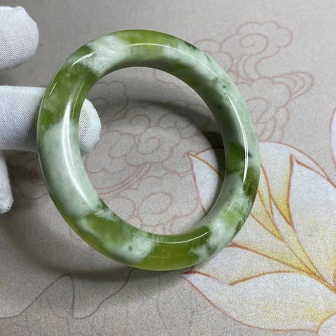 Gelang Gelang Milkcap Titi Giok Hijau Cui Giok Alami Ukuran 55-57mm Lebar 11.7mm Giok terjadi secara alami Pola acak Sudah termasuk pajak pengiriman.