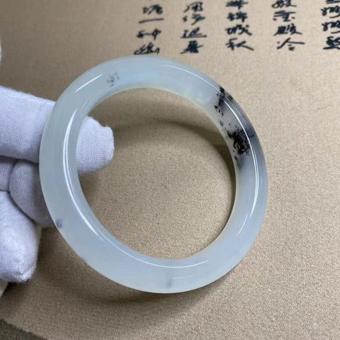 Gelang Giok Cui Giok Lengket Putih Tinta Alami Percikan Tinta Alami Ukuran 59-61mm Lebar Sisi 12.3mm Giok ini terbentuk secara alami Pola ini acak Sudah termasuk pajak pengiriman.