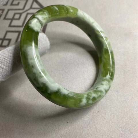 Giok Cui Giok Hijau Titi Penutup Susu Giok halus dan hangat Ukuran 59-61mm Lebar Samping 14.1mm Giok terbentuk secara alami Pola acak Termasuk ongkos kirim dan pajak