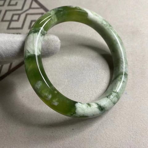 Giok Cui Giok Hijau Titi Susu Penutup Giok halus dan hangat Ukuran 61-63mm Lebar 12.5mm Giok adalah pola alami dan acak Sudah termasuk ongkos kirim dan pajak