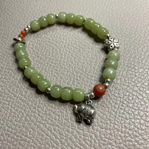Gelang Giok Hetian Giok alami Giok baik-baik saja dan hangat Ukuran 6 * 7mm Sudah termasuk pajak pengiriman.