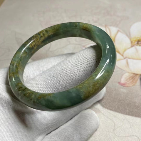 Gelang Giok Giok Bunga Cui Giok Ukuran 54-56mm Lebar 12.1mm Giok ini terbentuk secara alami dan polanya acak Sudah termasuk pajak pengiriman.