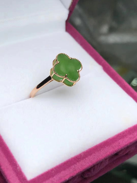 Cincin Semanggi Empat Daun Jasper Jasper Alami Pengaturan Emas 18k Giok halus dan hangat Gaya modis dan serbaguna Ukuran 4 * 11mm Sudah termasuk ongkos kirim dan pajak
