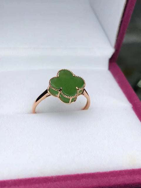 Cincin Semanggi Empat Daun Jasper Jasper Alami Pengaturan Emas 18k Giok halus dan hangat Gaya modis dan serbaguna Ukuran 4 * 11mm Sudah termasuk ongkos kirim dan pajak