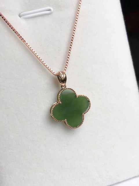 Kalung Semanggi Jasper Jasper alami dari emas 18 karat dengan berlian.