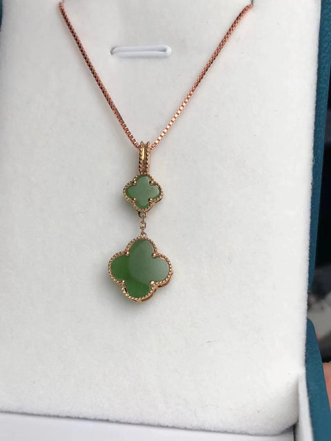 Kalung Jasper Jasper Semanggi Alami Pengaturan emas 18 karat Giok halus dan hangat Gaya modis dan serbaguna Ukuran 23 * 11,5 mm Termasuk ongkos kirim dan pajak