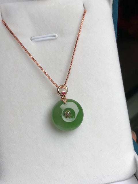 Kalung Jepitan Perdamaian Jasper Jasper Apel Hijau Emas 18 karat dengan berlian Giok halus dan hangat Gaya modis dan serbaguna Ukuran 14,5 * 6 m Termasuk ongkos kirim dan pajak