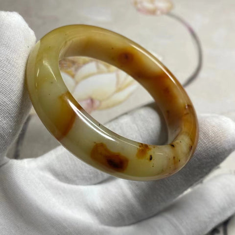 Gelang Gelang Batu Giok Giok Cui Bunga Giok Alami Ukuran 51-53mm Lebar Sisi 13.7mm Ukuran 52.3mm Batu Giok secara alami Pola Bunga Acak Sudah termasuk pajak pengiriman.