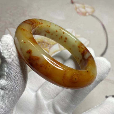 Gelang Gelang Batu Giok Cui Alami Bunga Giok Giok Halus Ukuran 56-58mm Lebar Samping 16.1mm Ukuran 57.3mm Batu Giok secara alami Pola Bunga Acak Sudah termasuk pajak pengiriman.