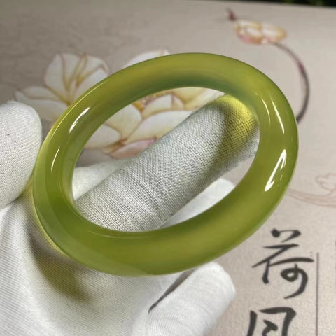 Gelang Batu Giok Ciu Alami Ukuran 54-56mm Lebar Samping 11.8mm Ukuran 55.8mm Batu giok terbentuk secara alami Pola acak Pengiriman dan pajak sudah termasuk.
