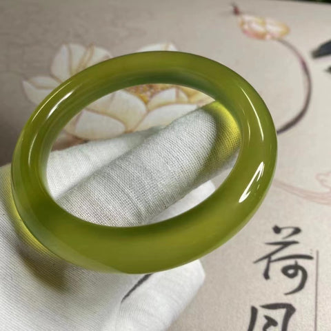 Gelang Batu Giok Ciu Alami Ukuran 55-57mm Lebar Samping 11.8mm Ukuran 56.8mm Batu giok terbentuk secara alami Pola acak Pengiriman dan pajak sudah termasuk.