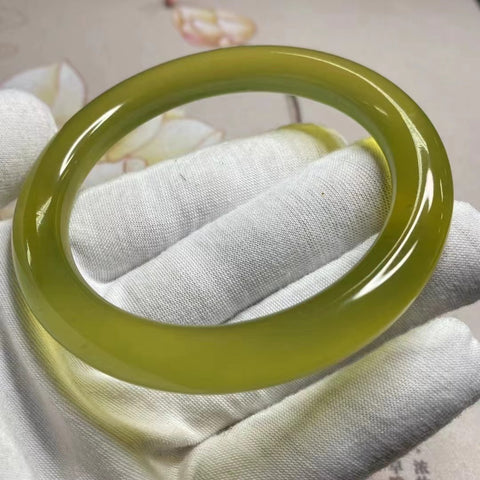 Gelang Fluorescent Ciu Jade Alami Ukuran 62-64mm Lebar Sisi 10.2mm Ukuran 63.2mm Batu giok terjadi secara alami Pola acak Pengiriman dan pajak sudah termasuk.