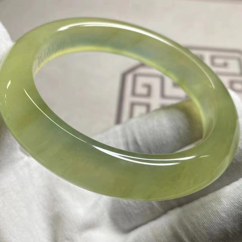 Gelang Lukisan Pemandangan Warna Musim Semi Jenis Es Giok Cui Giok Alami Ukuran Gelang 57-59mm Lebar Sisi 12.9mm Ukuran 58.5mm Giok terjadi secara alami Pola pengiriman acak Pajak pengiriman sudah termasuk.