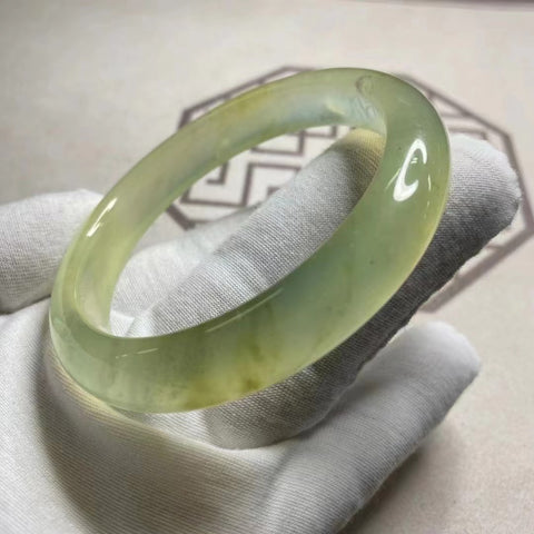 Gelang Lukisan Lanskap Warna Es Batu Giok Cui Alami Ukuran 613-65mm Lebar Sisi 12.6mm Ukuran 64.2mm Batu giok muncul secara alami Pola pengiriman acak sudah termasuk Pajak Pengiriman.