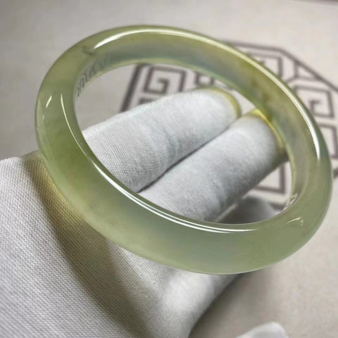 Gelang Lukisan Lanskap Warna Es Batu Giok Cui Alami Ukuran 613-65mm Lebar Sisi 12.6mm Ukuran 64.2mm Batu giok muncul secara alami Pola pengiriman acak sudah termasuk Pajak Pengiriman.