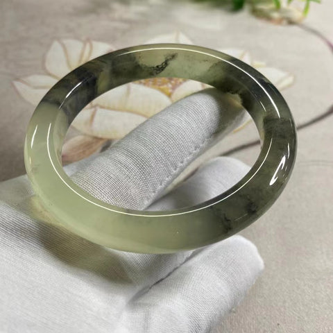 Gelang Lukisan Pemandangan Alam Cui Jade Ukuran 57-59mm Ukuran 58.6mm Lebar Sisi 11mm Giok terjadi secara alami Pola acak Pengiriman dan pajak sudah termasuk.