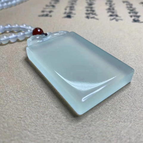 Plakat Perdamaian dan Keselamatan Giok Cui Jade Alami Es tembus pandang dengan 108 manik-manik 6,5 mm Ukuran 65 * 36 * 9 mm Sudah termasuk ongkos kirim dan pajak.