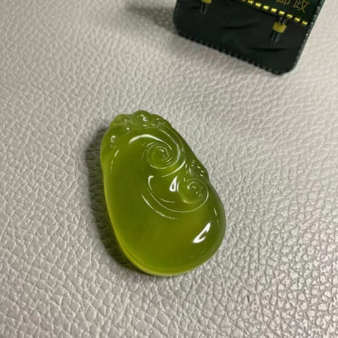 Liontin Cui Jade Ruyi Alami Ukuran 43 * 26mm Batu giok ini bersih, halus dan hangat Sudah termasuk pajak pengiriman.