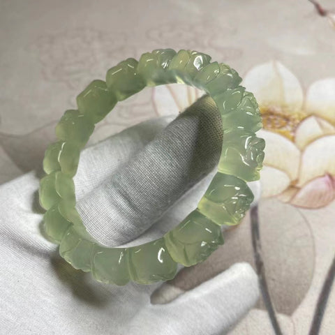 Gaya Gelang Bunga Giok Ciu Alami Ukuran 53-55mm Ukuran 54.5mm Lebar 11.5mm Batu giok terjadi secara alami Pola bunga acak termasuk pajak pengiriman.