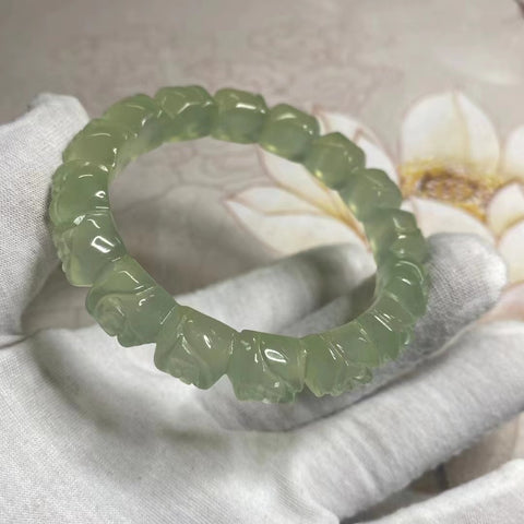 Gaya Gelang Bunga Giok Ciu Alami Ukuran 53-55mm Ukuran 54.5mm Lebar 11.5mm Batu giok terjadi secara alami Pola bunga acak termasuk pajak pengiriman.
