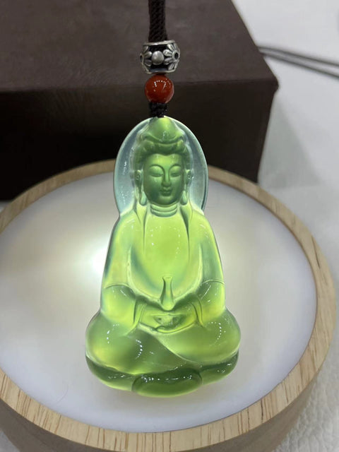 Liontin Cui Jade Guanyin Alami Ukuran 61mm kali 35mm Giok bersih, halus dan hangat Termasuk ongkos kirim dan pajak.