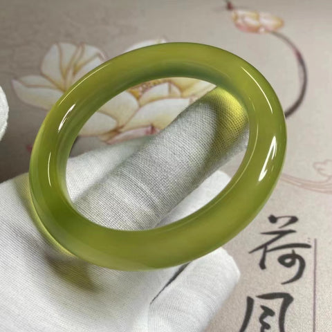 Gelang Giok Ciu Alami Tembus Cahaya Tembus Ukuran 54-56mm Ukuran 55.8mm Lebar 11.8mm Giok semuanya terjadi secara alami Pola acak termasuk pajak pengiriman