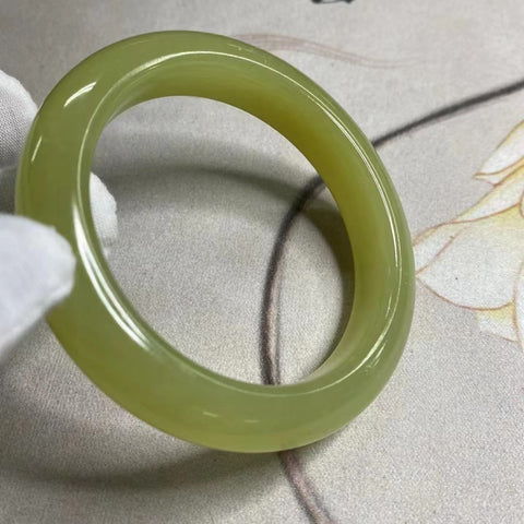 Gelang Bunga Emas Kuning Minyak Ayam Cui Giok Alami, Diameter Dalam 57.2mm, Giok adalah semua pola yang terjadi secara alami secara acak Termasuk Pajak Pengiriman