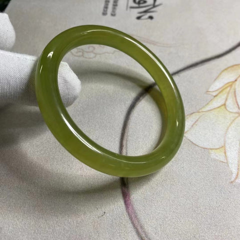 Gelang Batu Giok Ciu Alami Ukuran 56-58mm Ukuran 57.6mm Lebar 9.5mm Batu giok ini semuanya terbentuk secara alami Pola acak Sudah termasuk pajak pengiriman.