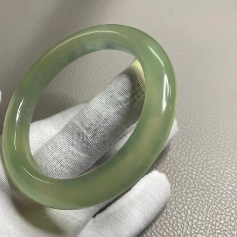 Gelang Hijau Es Giok Cui Giok Alami Ukuran 59-61mm Ukuran 60.9mm Lebar Sisi 11.6mm Giok terjadi secara alami Pola acak termasuk pajak pengiriman